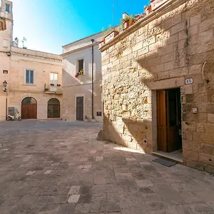 Couette-café Demetra, Lecce